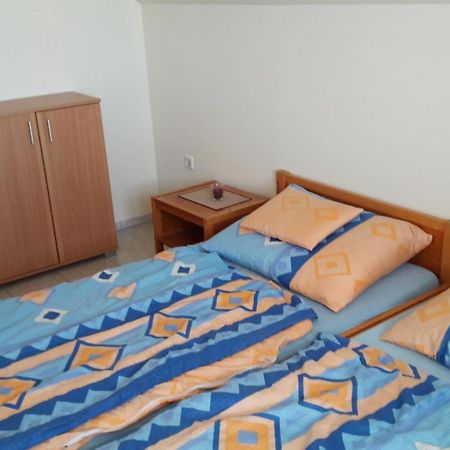 Hotel Berger Pince Es Vendeghaz Csaszartoltes Exterior foto