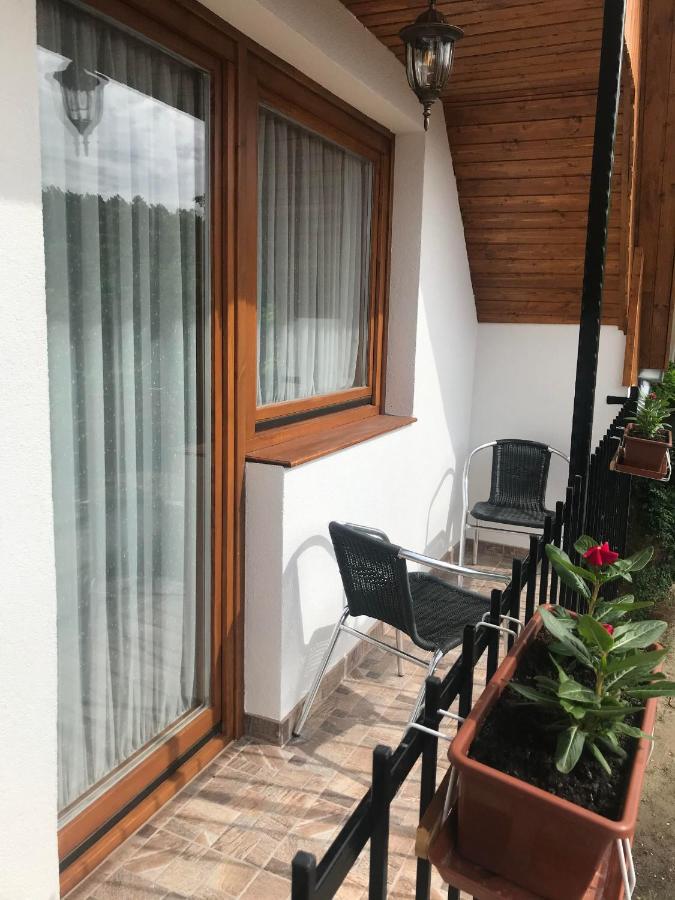 Hotel Berger Pince Es Vendeghaz Csaszartoltes Exterior foto