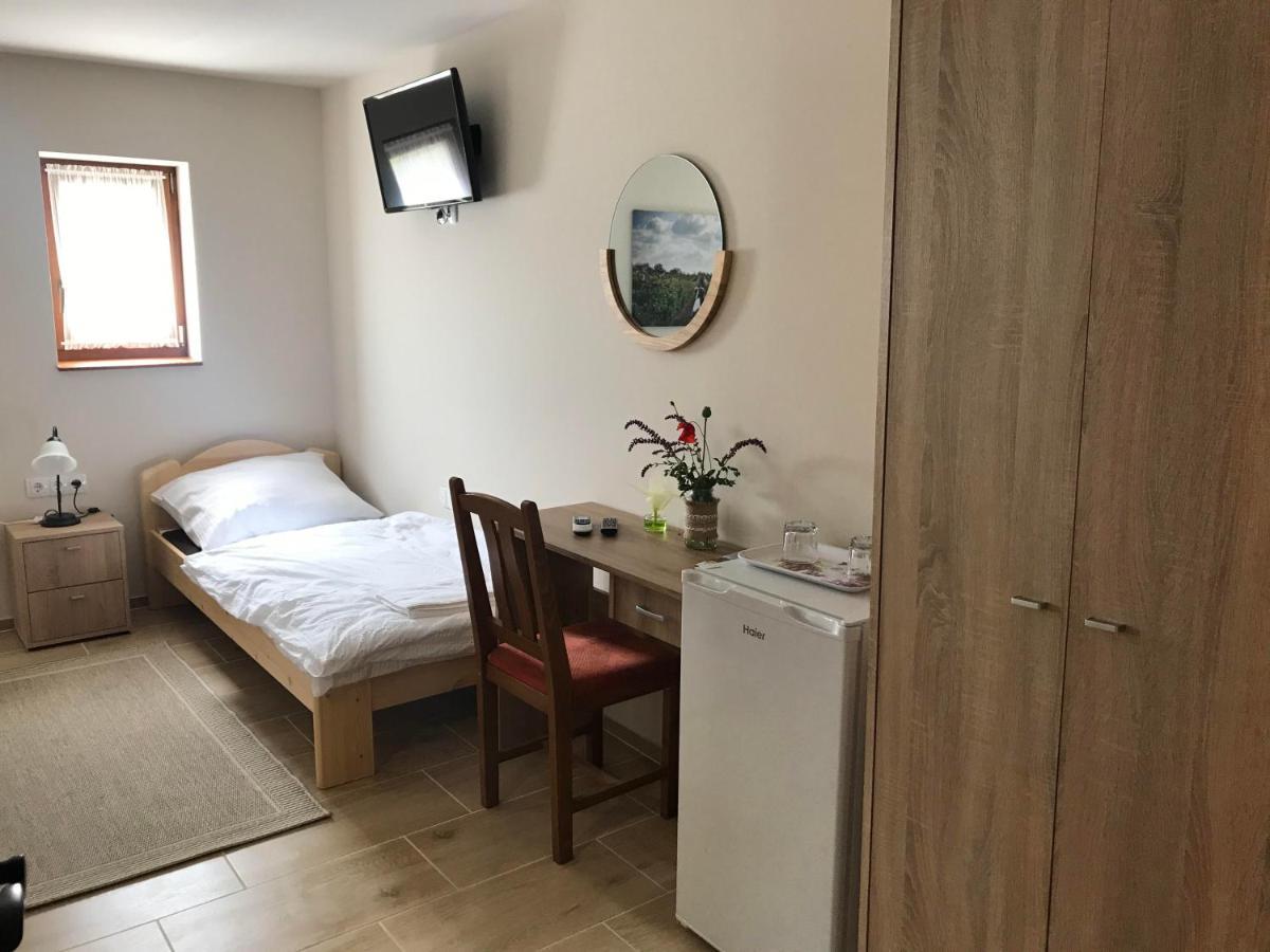Hotel Berger Pince Es Vendeghaz Csaszartoltes Exterior foto
