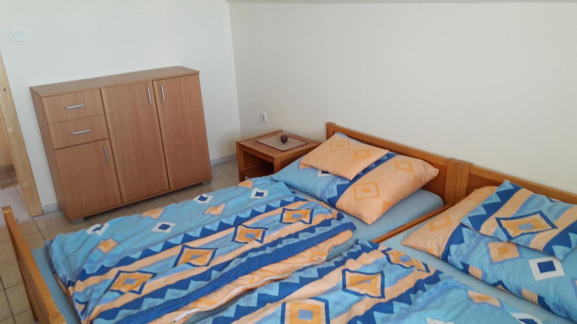 Hotel Berger Pince Es Vendeghaz Csaszartoltes Exterior foto