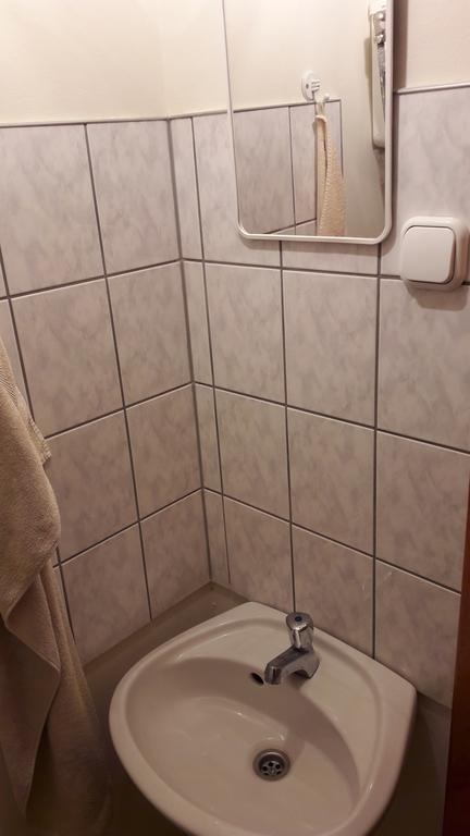 Hotel Berger Pince Es Vendeghaz Csaszartoltes Exterior foto
