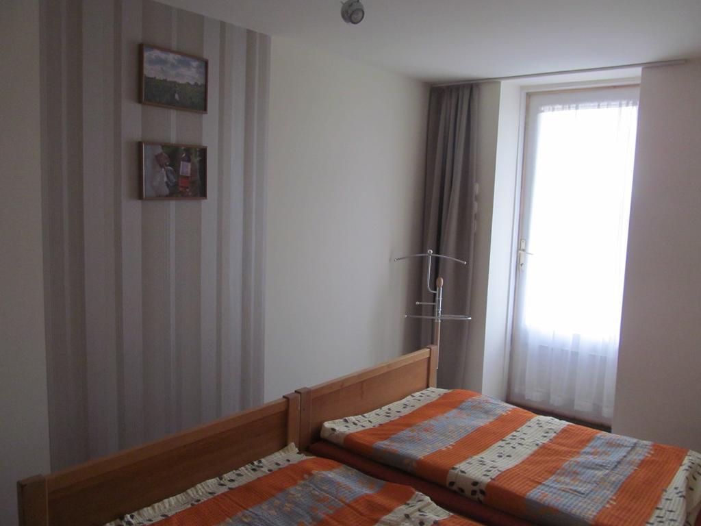Hotel Berger Pince Es Vendeghaz Csaszartoltes Exterior foto
